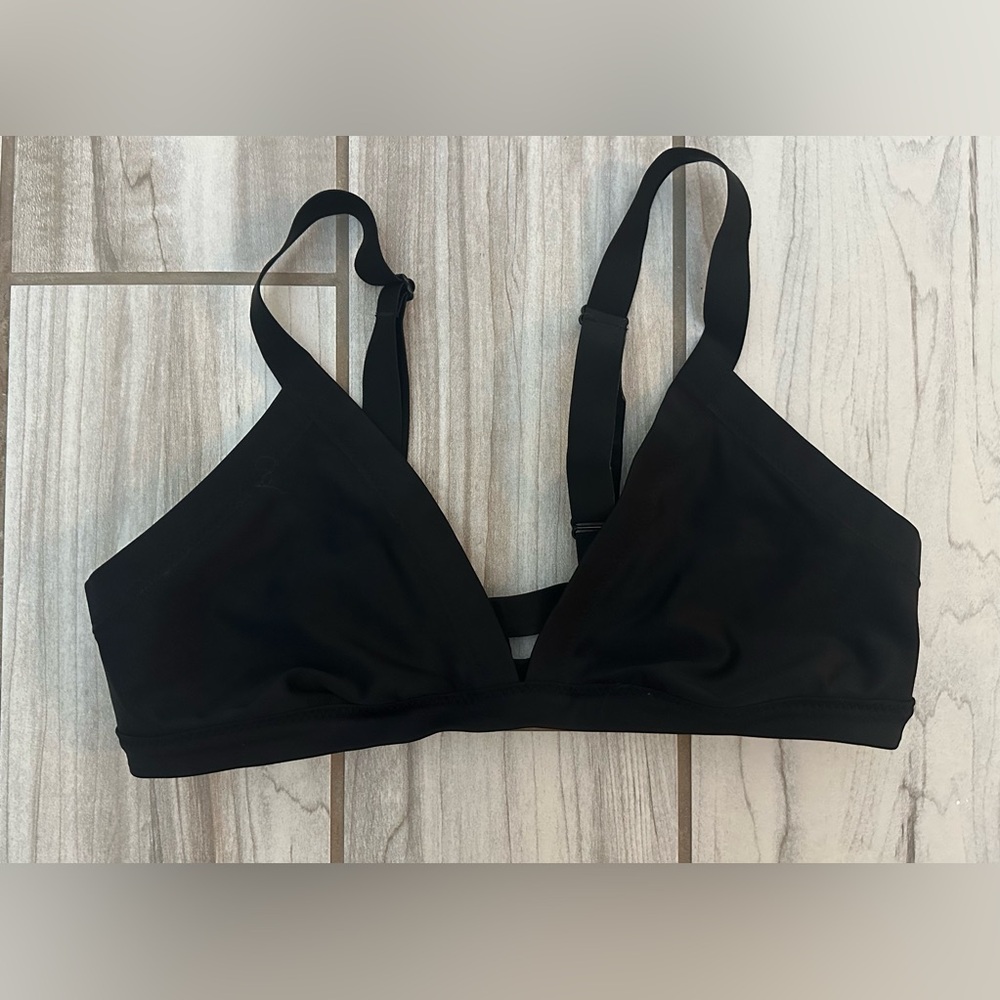 Lululemon: Water Surf to Sand Swim top, Black, 6